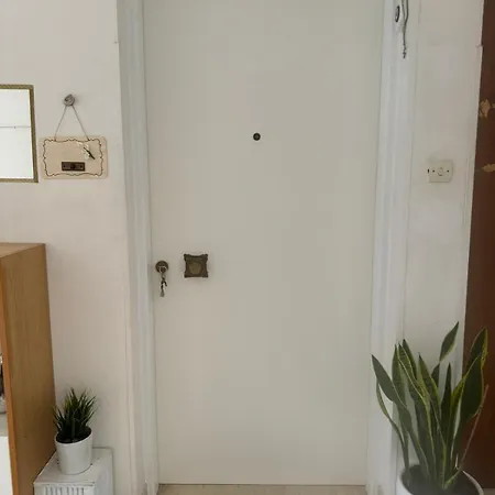 Apartment Limani *